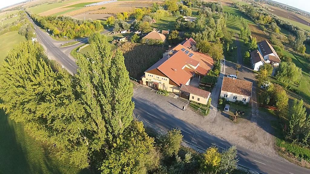 Hotel Forro Fogado & Bauer Bistro Roszke Zewnętrze zdjęcie